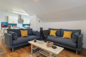 The Beach Apartment - Walk to Beach, Parking, Enclosed Garden
